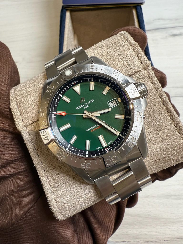 2025 Breitling Avenger Automatic 42 - A17328101L1A1
